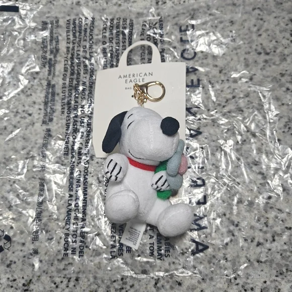 American eagle Snoopy Flower Bag Charm - Picture 2 of 7